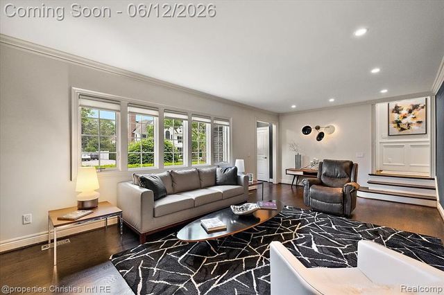 352 S Glenhurst Drive, Birmingham, MI 48009