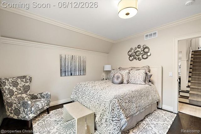 352 S Glenhurst Drive, Birmingham, MI 48009