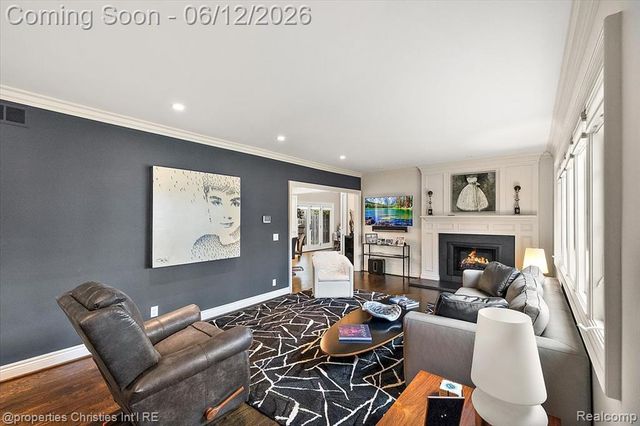 352 S Glenhurst Drive, Birmingham, MI 48009