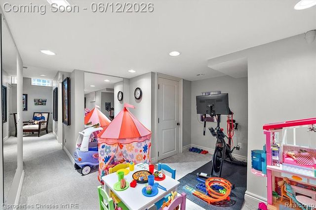 352 S Glenhurst Drive, Birmingham, MI 48009