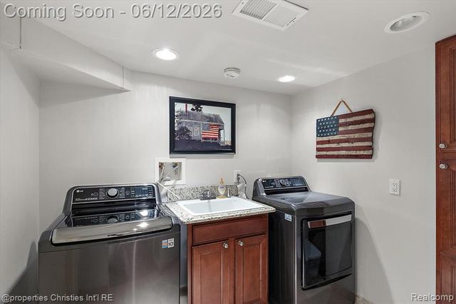 352 S Glenhurst Drive, Birmingham, MI 48009