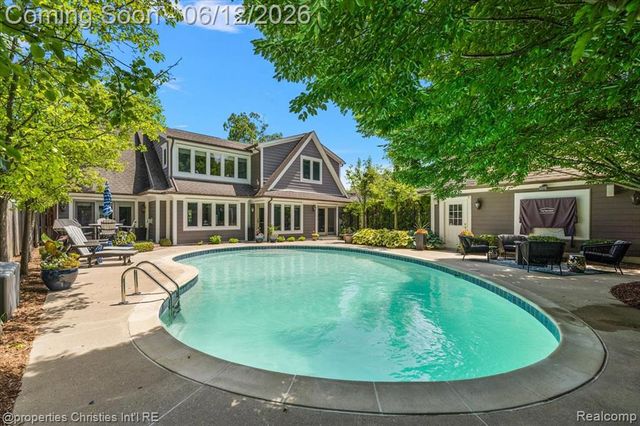 352 S Glenhurst Drive, Birmingham, MI 48009