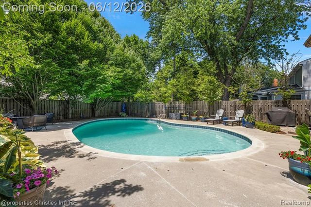 352 S Glenhurst Drive, Birmingham, MI 48009