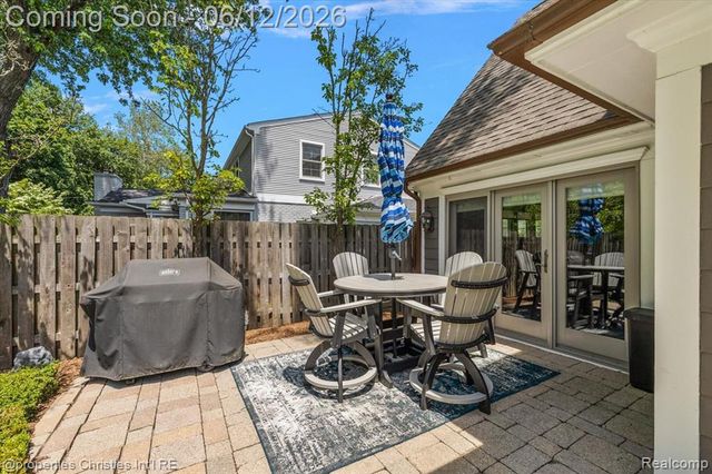 352 S Glenhurst Drive, Birmingham, MI 48009