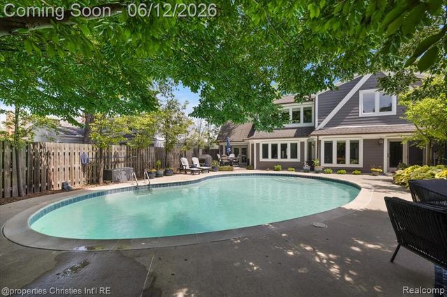 352 S Glenhurst Drive, Birmingham, MI 48009