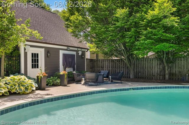 352 S Glenhurst Drive, Birmingham, MI 48009