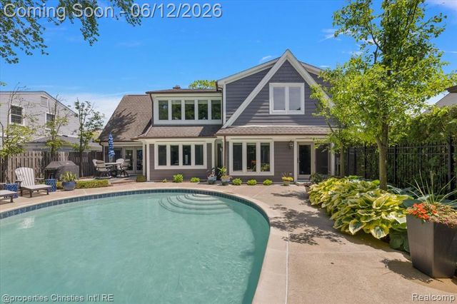 352 S Glenhurst Drive, Birmingham, MI 48009