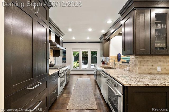352 S Glenhurst Drive, Birmingham, MI 48009