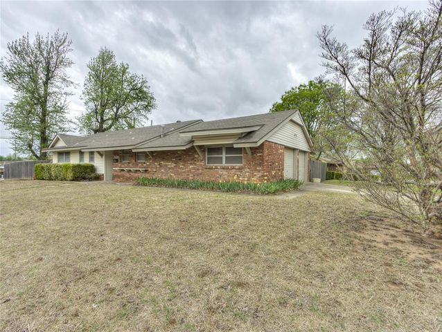 2921 N Woodcrest Drive, Midwest City, OK 73110