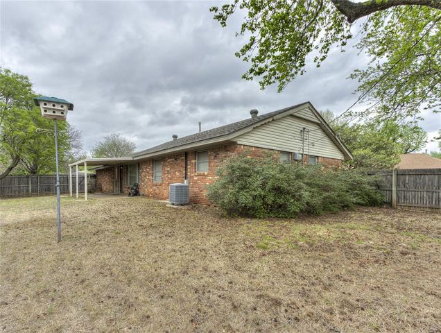 2921 N Woodcrest Drive, Midwest City, OK 73110