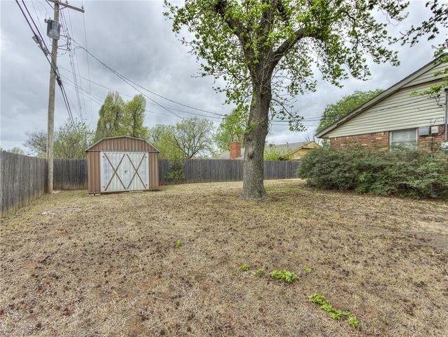 2921 N Woodcrest Drive, Midwest City, OK 73110