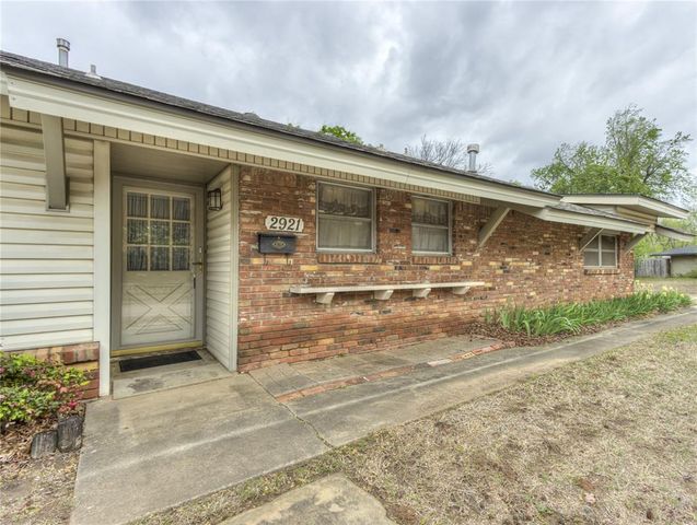 2921 N Woodcrest Drive, Midwest City, OK 73110
