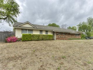 2921 N Woodcrest Drive, Midwest City, OK 73110