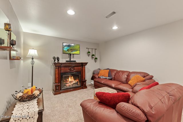 709 E 14th Ave, Post Falls, ID 83854