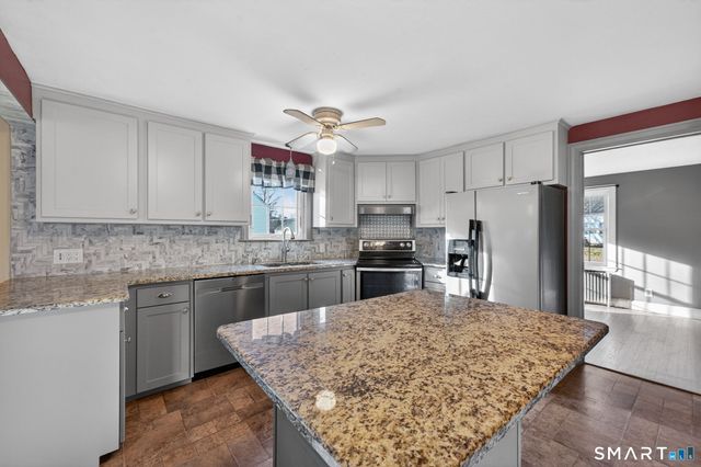 32 Garvan Street, Newington, CT 06111