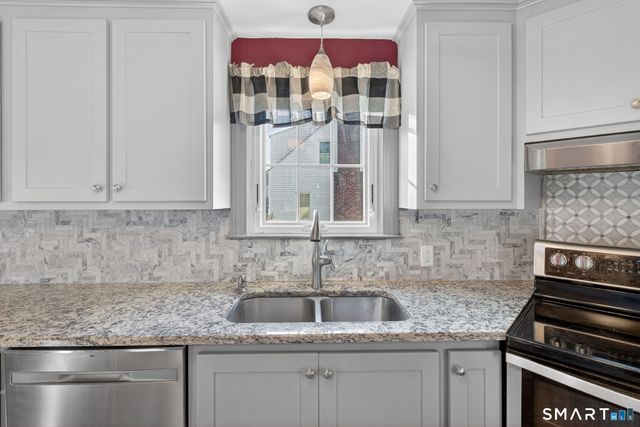 32 Garvan Street, Newington, CT 06111