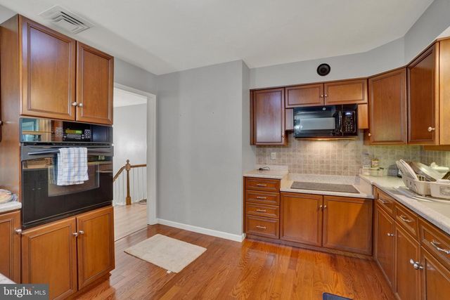 20 OAK DR, Mount Wolf, PA 17347