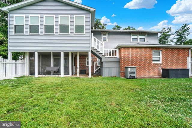 20 OAK DR, Mount Wolf, PA 17347