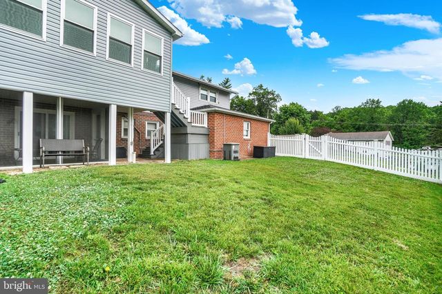 20 OAK DR, Mount Wolf, PA 17347
