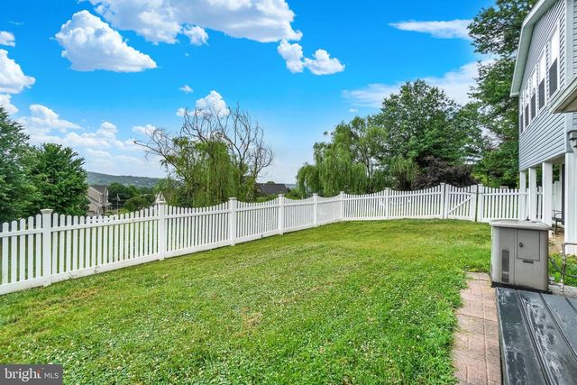 20 OAK DR, Mount Wolf, PA 17347