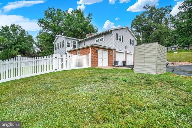 20 OAK DR, Mount Wolf, PA 17347