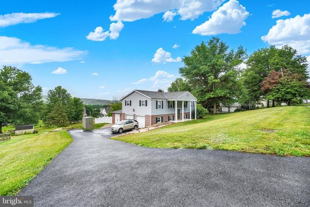 20 OAK DR, Mount Wolf, PA 17347