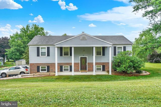 20 OAK DR, Mount Wolf, PA 17347