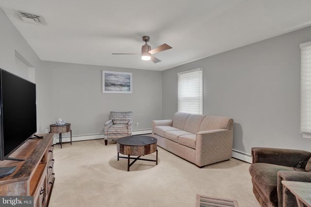 20 OAK DR, Mount Wolf, PA 17347