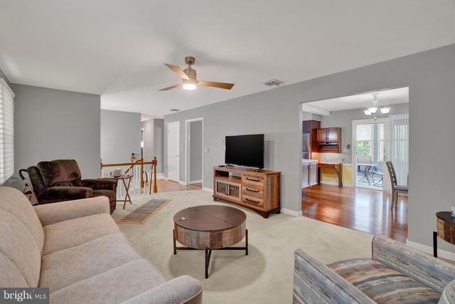 20 OAK DR, Mount Wolf, PA 17347
