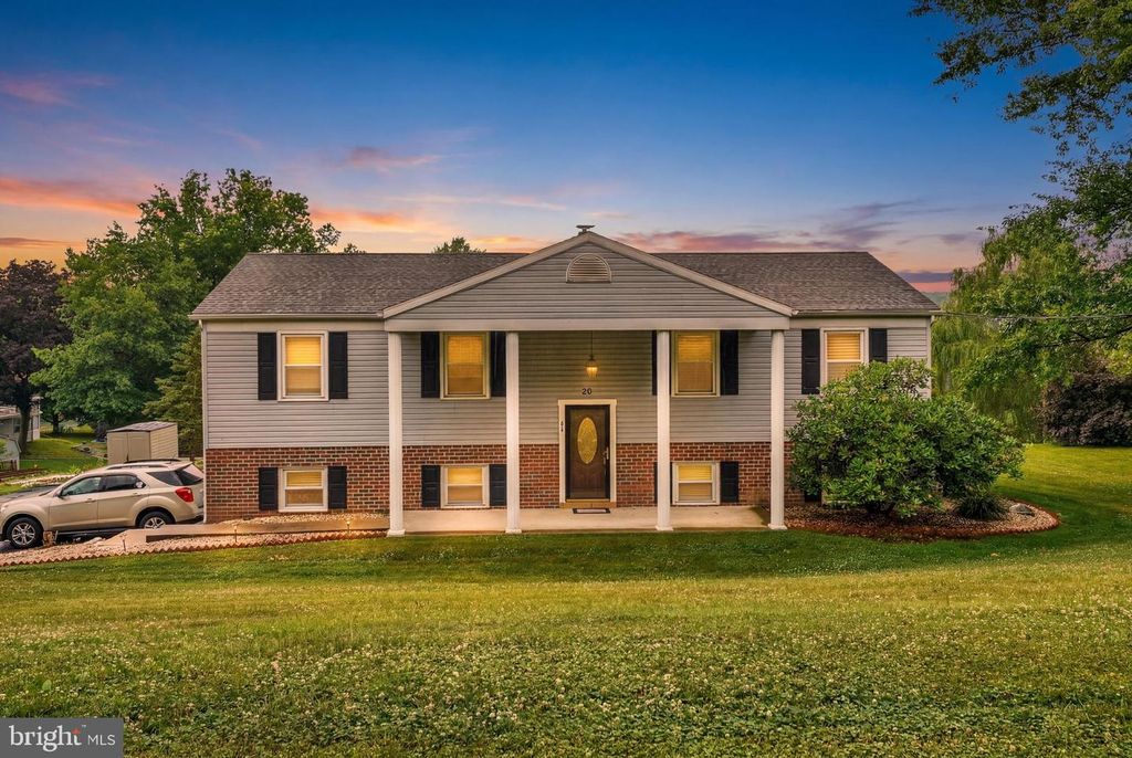 20 OAK DR, Mount Wolf, PA 17347