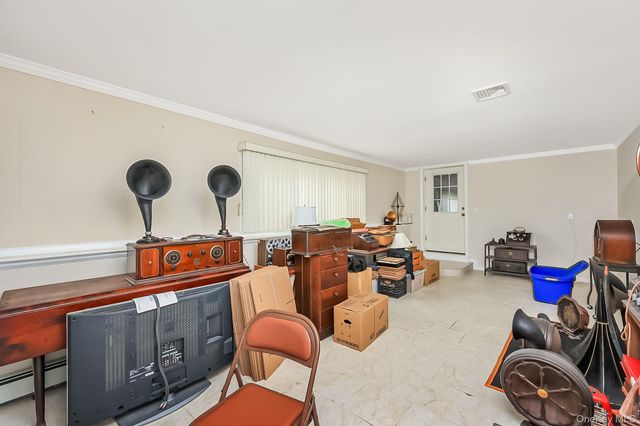 70 Prairie Lane, Lindenhurst, NY 11757