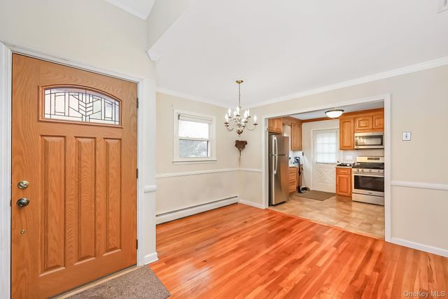 70 Prairie Lane, Lindenhurst, NY 11757