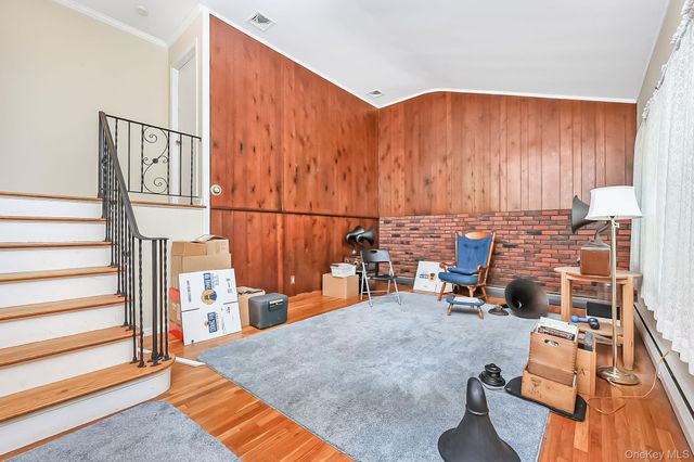 70 Prairie Lane, Lindenhurst, NY 11757