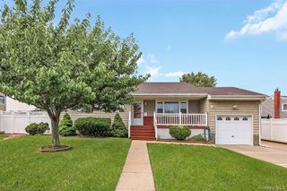 70 Prairie Lane, Lindenhurst, NY 11757
