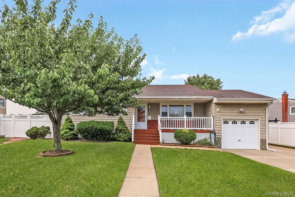 70 Prairie Lane, Lindenhurst, NY 11757 — exterior
