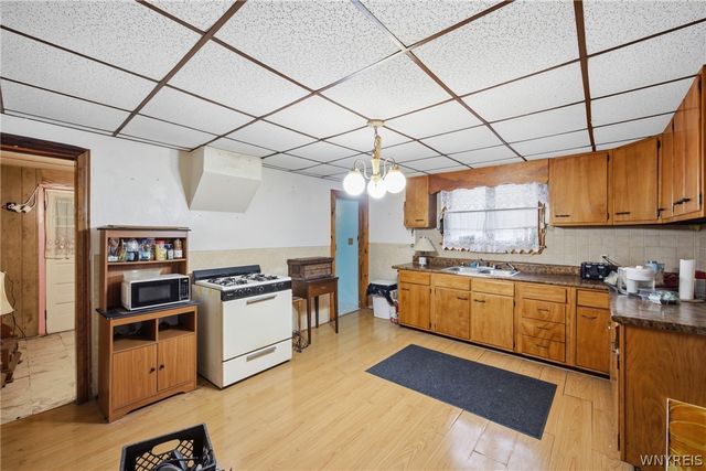 759 North Division Street S, Buffalo, NY 14210