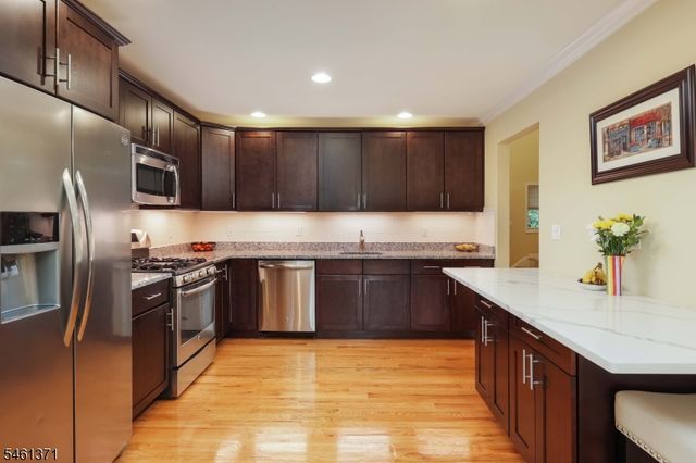 6 Harvey Ct, Clark Twp., NJ 07066