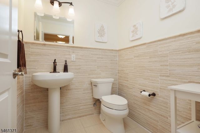6 Harvey Ct, Clark Twp., NJ 07066