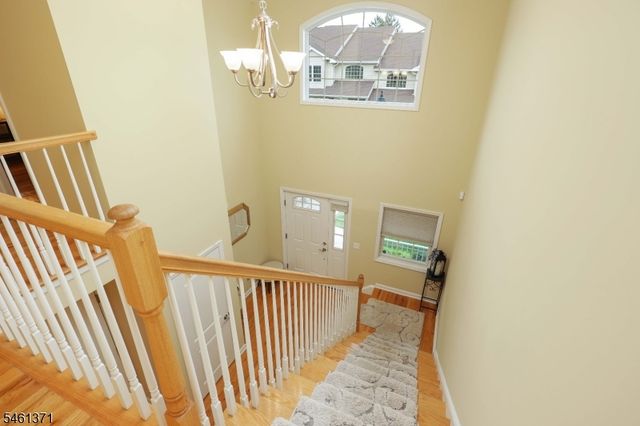 6 Harvey Ct, Clark Twp., NJ 07066