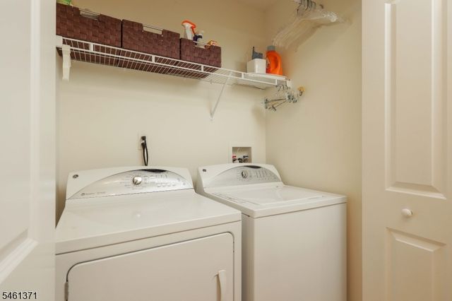 6 Harvey Ct, Clark Twp., NJ 07066
