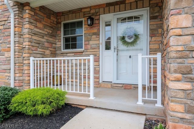6 Harvey Ct, Clark Twp., NJ 07066