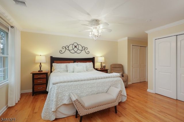 6 Harvey Ct, Clark Twp., NJ 07066