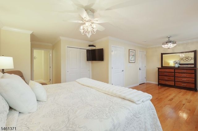 6 Harvey Ct, Clark Twp., NJ 07066