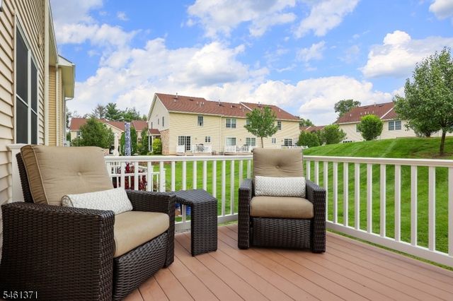 6 Harvey Ct, Clark Twp., NJ 07066