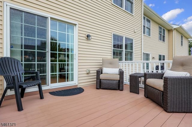6 Harvey Ct, Clark Twp., NJ 07066