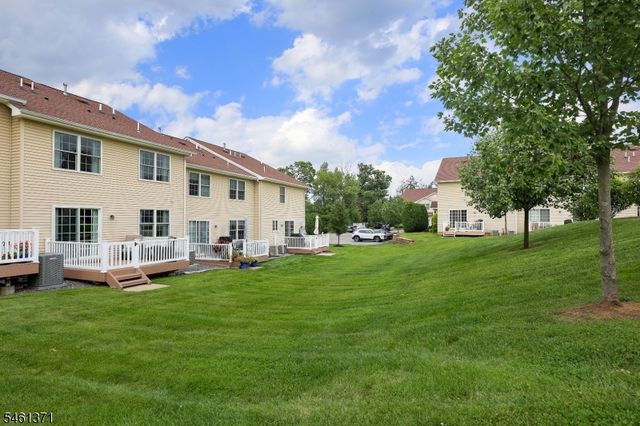 6 Harvey Ct, Clark Twp., NJ 07066