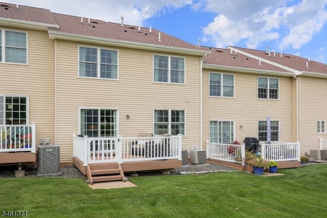 6 Harvey Ct, Clark Twp., NJ 07066