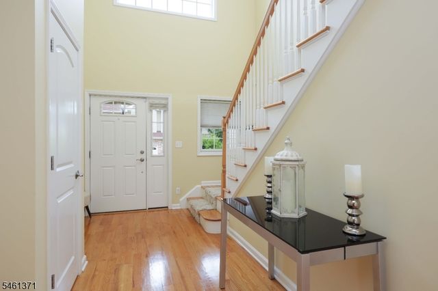 6 Harvey Ct, Clark Twp., NJ 07066