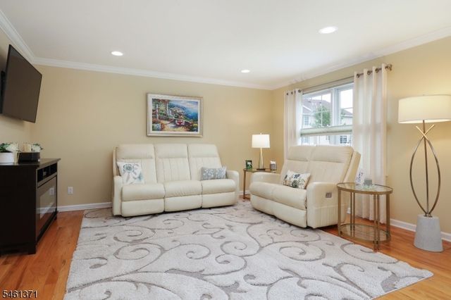 6 Harvey Ct, Clark Twp., NJ 07066