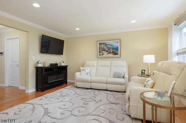 6 Harvey Ct, Clark Twp., NJ 07066
